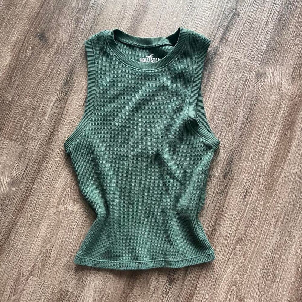 Hollister Women's Green tank top